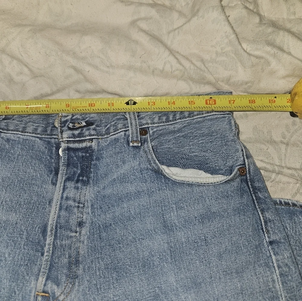 Vintage Distressed Levis 501 Jeans 4 Button Closure!